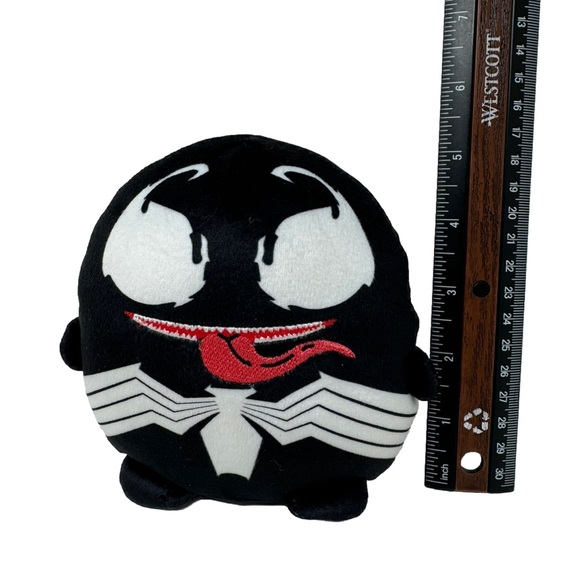 Disney 100 Marvel Cuutopia - Venom 5-inch Soft Rounded Mini Pillow Toys NWOT - Picture 4 of 4